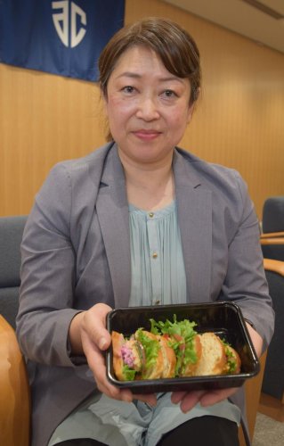 大豆ミートを使った商品で新体験部門準グランプリを獲得した吉田代表＝千葉市役所
