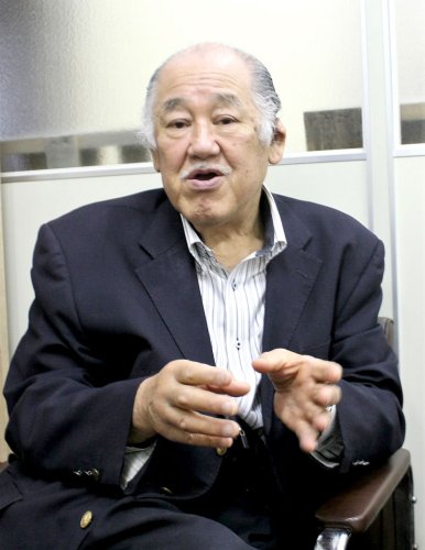 「社会の底辺にいる子どもたちに目を向けてほしい」と訴える井内さん＝千葉市中央区