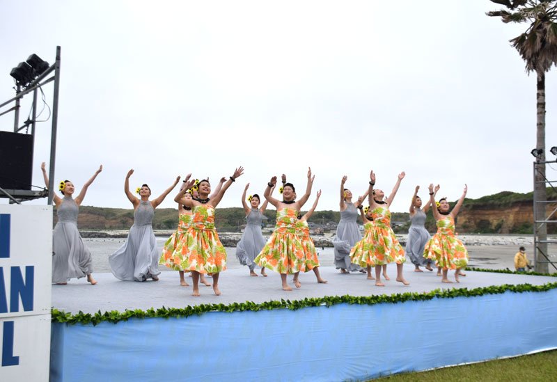 絶景の海辺でフラの祭典　銚子ハワイアンフェスティバル開幕　優美な踊りで会場魅了
