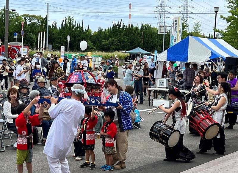４年ぶりに開催され盛り上がる「姉崎産業祭」＝２１日、市原市
