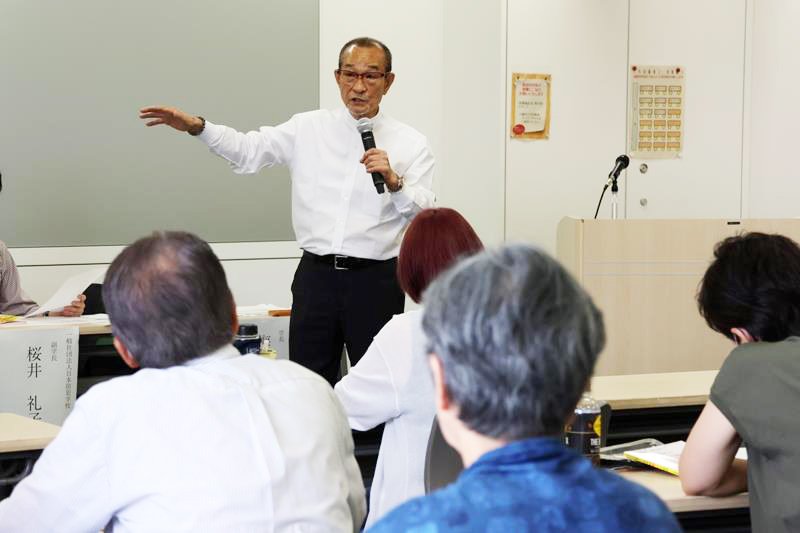 梅本さんの講義に耳を傾ける参加者＝５日午後、千葉市稲毛区
