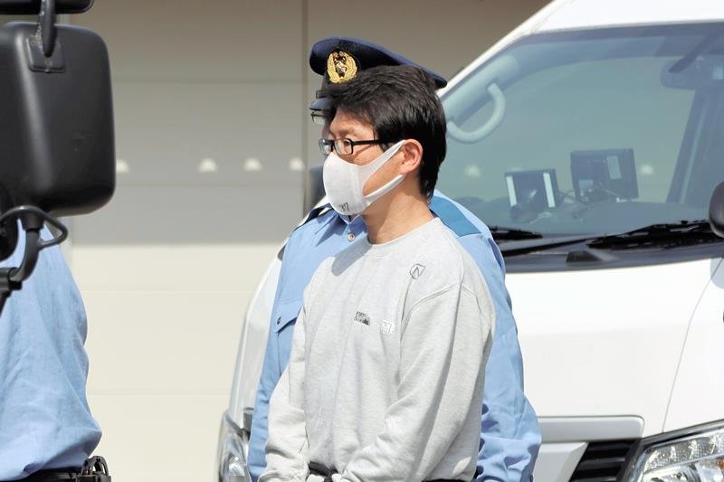 成田署から送検される星野容疑者＝８日午前８時４０分ごろ、成田市