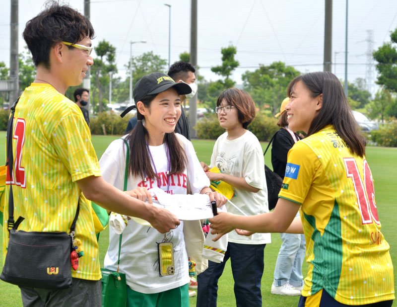ジェフ千葉レディース選手　応援感謝、来季の活躍誓う　４年ぶり、ファンと交流