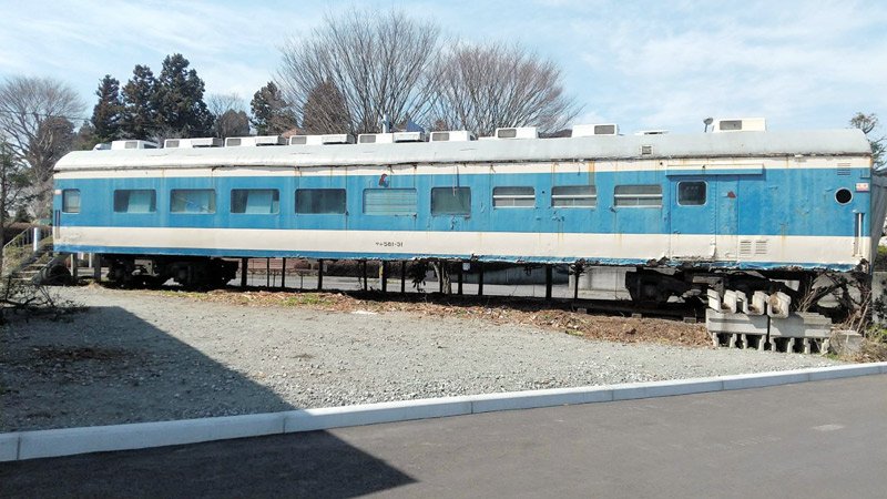 ＣＦで移設費用を募っている５８３系電車食堂車「サシ５８１形」（梅原さん提供）