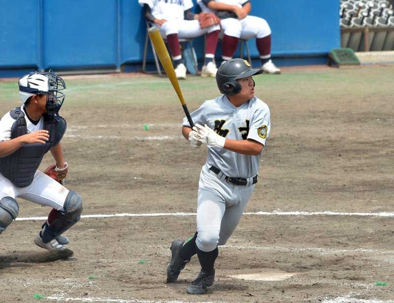 千葉英和－我孫子　９回裏我孫子２死満塁、サヨナラ勝ちし喜ぶ山田（右）ら＝ゼットエー