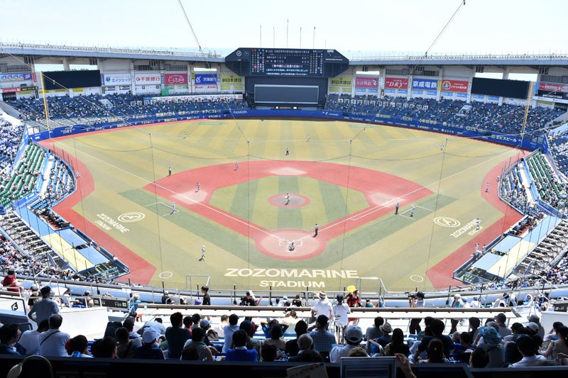 千葉市が「今後のあり方」を検討しているＺＯＺＯマリンスタジアム＝２５日、同市美浜区
