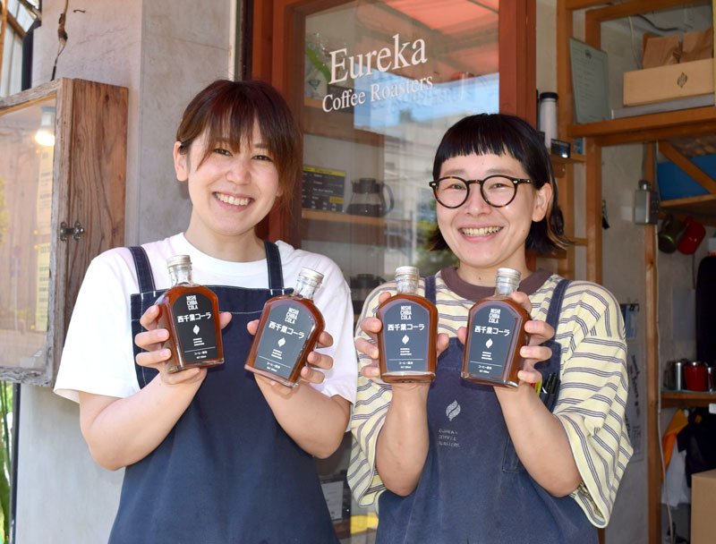 販売が始まった西千葉コーラの瓶詰めシロップ＝千葉市稲毛区
