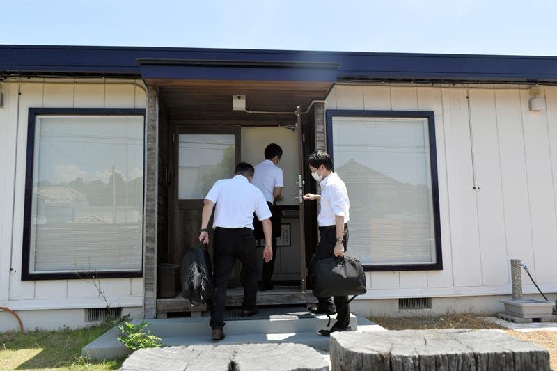東京地検特捜部が家宅捜索した秋本真利衆院議員の地元事務所＝４日午前１１時３５分ごろ、佐倉市