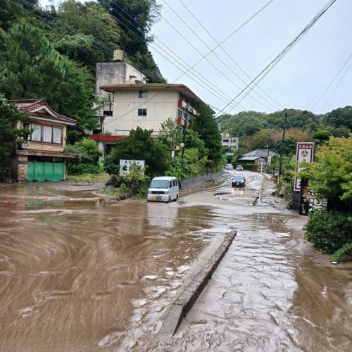 【速報】市原市で最高警戒レベル「緊急安全確保」発令　千葉県内８日午後も大雨続く　長柄町では冠水で車が立ち往生　台風１３号