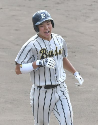 敬愛大―武道大　９回表武道大無死一塁、逆転２ランを放った若山＝長生の森
