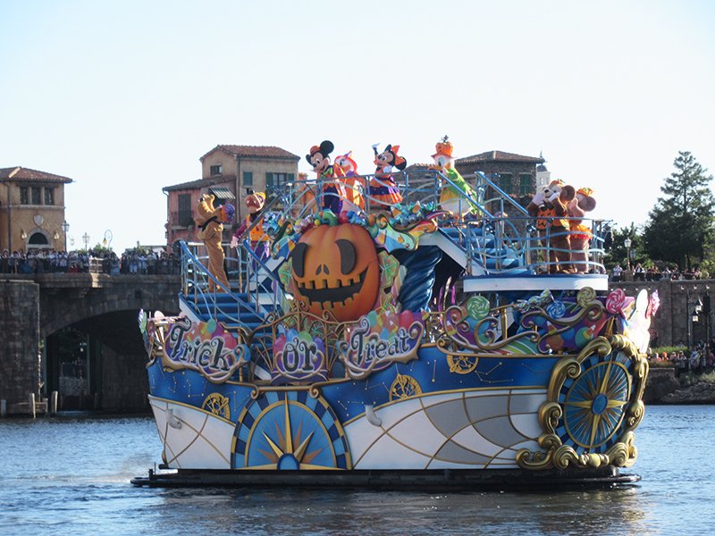 【写真多数あり】ディズニー・ハロウィーン４年ぶり完全復活　１５日のスタート先がけ報道陣にお披露目