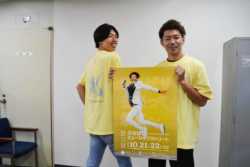 イベント開催と特製ＴシャツをＰＲする声松委員長（右）ら実行委員会のメンバー