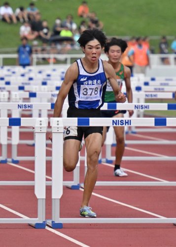 男子１５００メートル、宮後（松戸六）０秒０３差Ｖ　千葉県中学新人大会　陸上