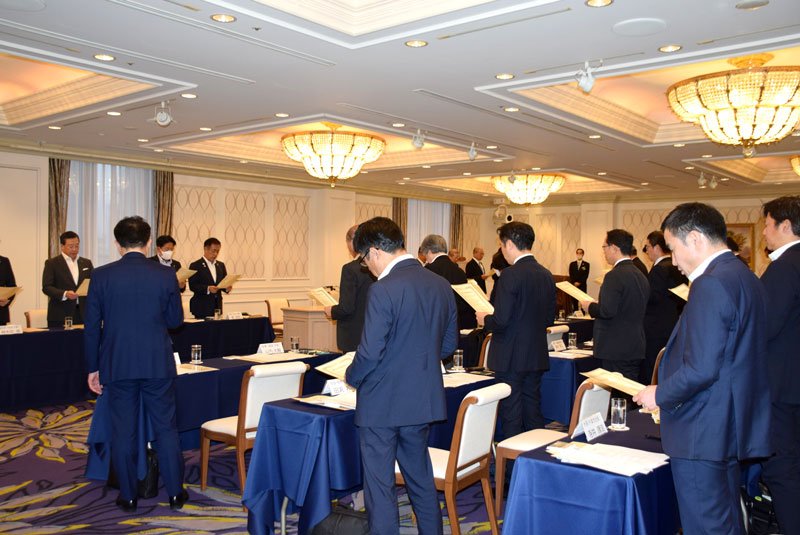 暴力団排除宣言を読み上げる参加者＝千葉市中央区