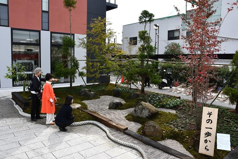 郷土の偉人、伊能忠敬を題材にした日本庭園「その一歩から」＝香取市
