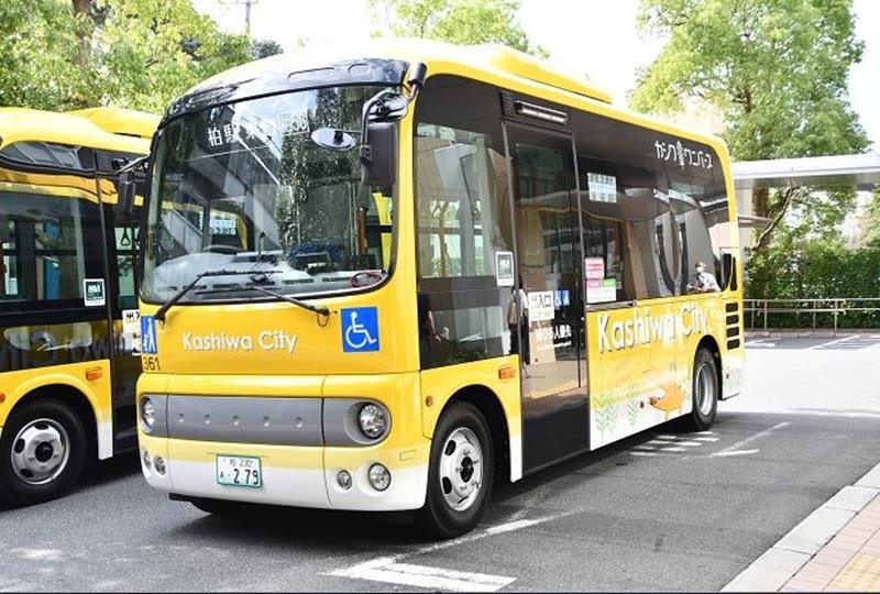 ２０日から運行するコミュニティーバス「ワニバース」（柏市提供）
