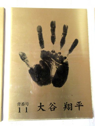 市内で巡回展示されている大谷選手の手形＝鎌ケ谷市