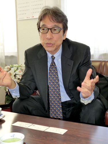 ネット上でのニュースの公正な取引を訴える藤本事務総長＝千葉市中央区の千葉日報社