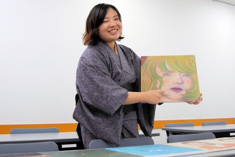 シェルターで夢見つけた　虐待経験、居場所作りを　画家・大田垣光月さん（２２）千葉市緑区在住　【ちば新時代　私たちの挑戦】