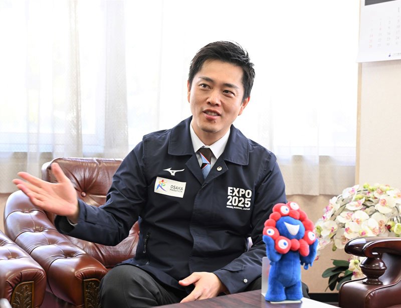 「大阪と千葉は共通点が多い」と語る吉村知事＝２２日、千葉市中央区