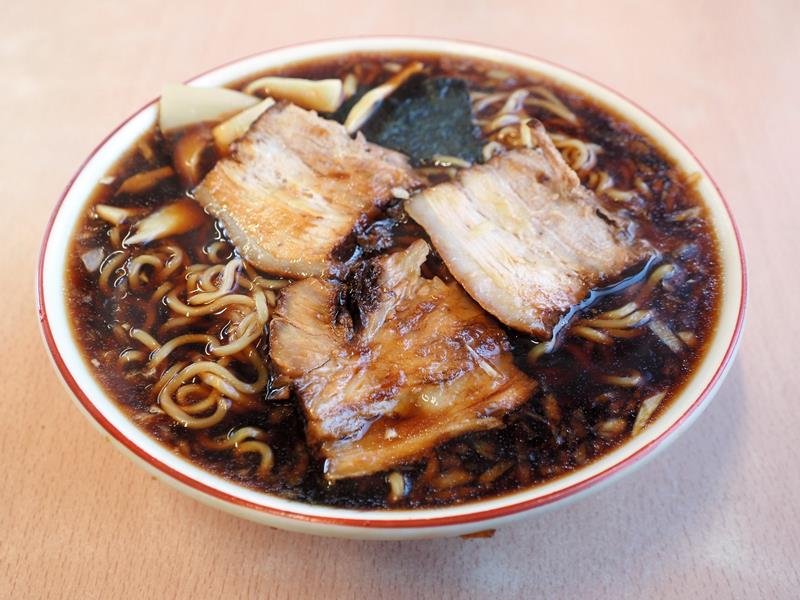 濃厚しょうゆの奥深さ　厚切り煮豚と乾麺絶妙　梅乃家（富津市）【房総ラーメン図鑑】（１３）