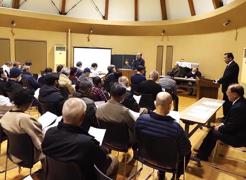 亀山地区自治会連絡協議会が開いた「久留里線を考える集会」＝１７日夜、君津市
