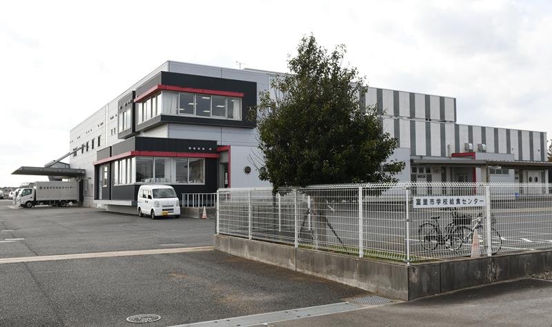 富里市が酒々井町との共用方針を明らかにした学校給食センター＝同市御料
