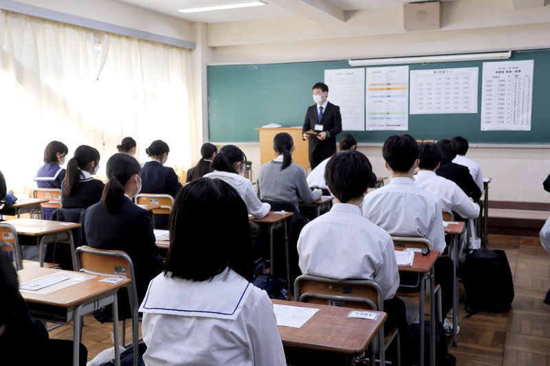 緊張本番「夢へ」全力　保護者見送りエール　３月４日合格発表　千葉県内公立高入試スタート