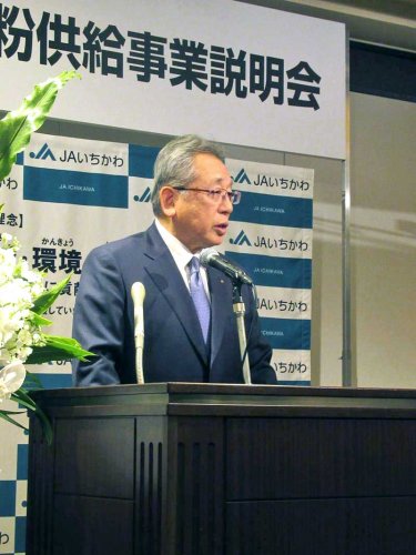 梨花粉の販売事業について説明するＪＡいちかわの今野組合長＝浦安市