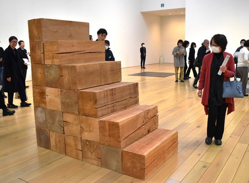 会場でひときわ目を引く「メリーマウント」＝佐倉市のＤＩＣ川村記念美術館
