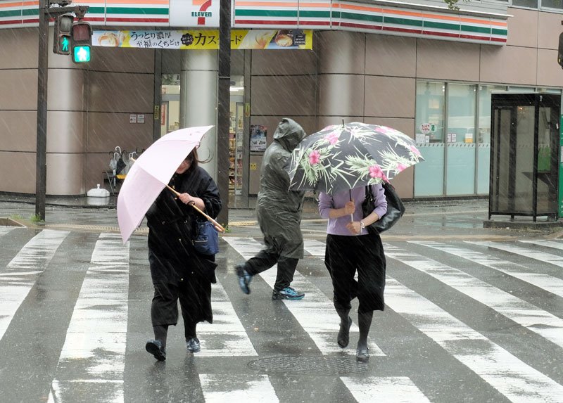 【速報】千葉県内、強風で交通乱れ　京葉線、運転見合わせ　アクアライン通行止め、東京湾フェリー運航見合わせ
