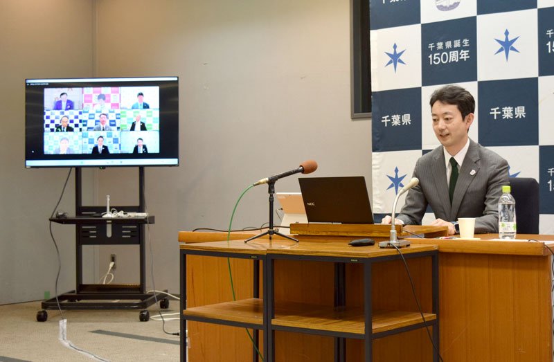 オンラインで開かれた９都県市首脳会議で座長を務めた熊谷知事＝２２日、県庁