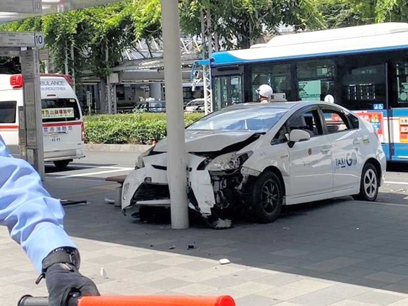 【速報】ＪＲ千葉駅前、タクシーが歩道に突っ込む　歩行者２人巻き込まれ搬送