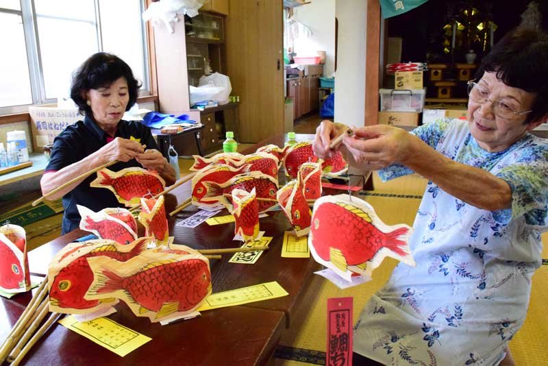 夏彩る鯛ちょうちん　茂原・八坂神社　７月祭礼で参拝者に４００個