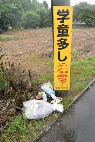 八街・小学生の列にトラック５人死傷　悲劇から３年、冥福祈り献花　市長「決して忘れてはいけない日」