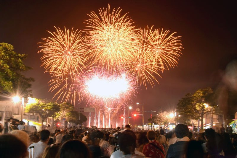 ４年ぶりとなった昨年の銚子みなとまつり花火大会＝昨年８月、銚子市