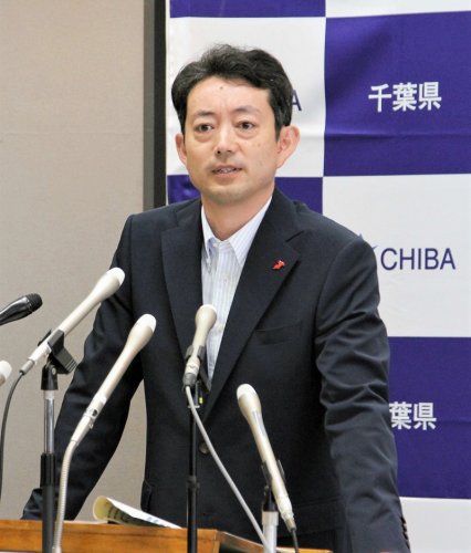 定例記者会見で質問に答える熊谷知事＝１１日、千葉県庁