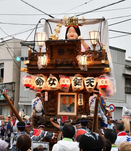 佐原の大祭開幕　夏を彩る山車１０台巡行、小江戸に活気あふれ　１３日には年番引き継ぎ行事