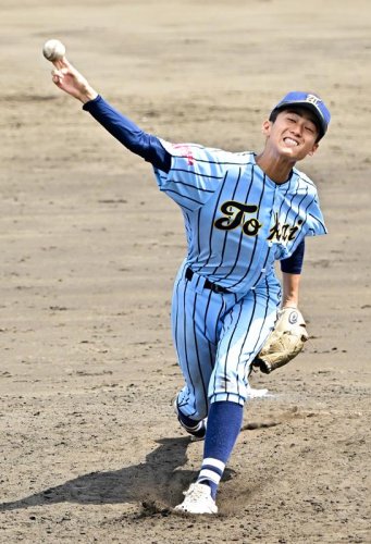 東海大市原望洋－千葉英和　Ａシード千葉英和から完投勝利を挙げた東海大市原望洋の長沢＝柏の葉