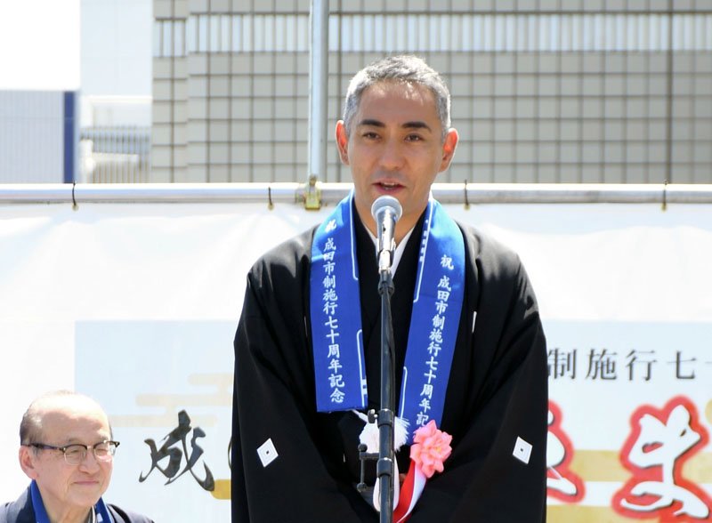 成田市の７０周年記念式典で祝賀演舞を披露することが決まった市川團十郎白猿さん。写真は市記念行事の一環として４月に開催された成田山車まつりで撮影