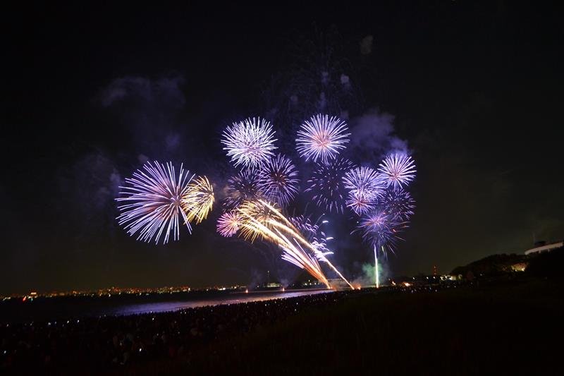 夏の夜彩る大輪競演　千葉県内各地で花火大会　幕張・佐倉