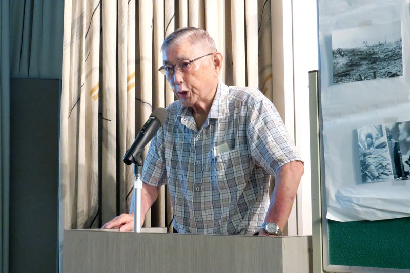 初めて臨んだ語り部活動で、長崎での被爆体験を伝える加藤さん＝７日、千葉市中央区の県庁