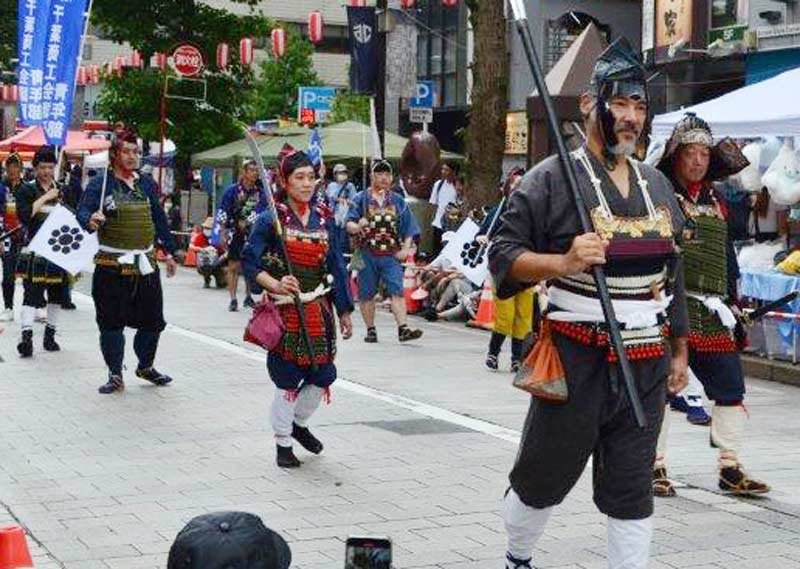 【写真特集】県都に熱気「千葉おどり」　武者行列、勇壮に　千葉市で親子三代夏祭り