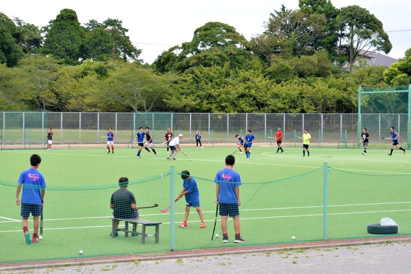 再整備することが発表された大原グラウンドのホッケー場＝いすみ市
