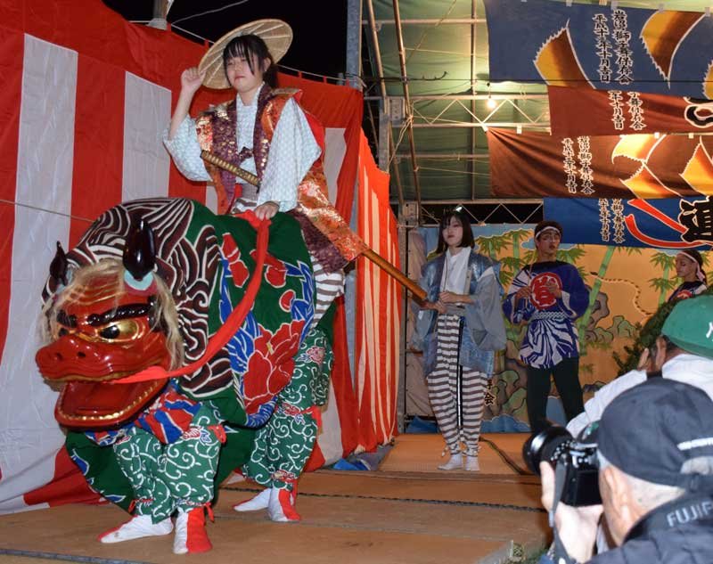 秋の月夜に獅子が舞う　大はしごで６年ぶり妙技　長生村・岩沼の獅子舞　伝統継承へ「使命感」