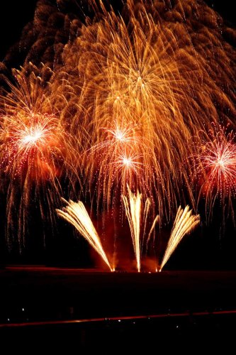 観衆を魅了した海浜花火大会の花火＝旭市
