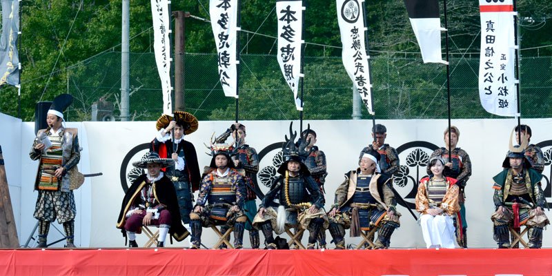 時代絵巻いざ出陣　本多忠勝ら１４０人、華やかに行軍　大多喜お城まつり　渡辺正行さん、松村邦洋さんら盛り上げ