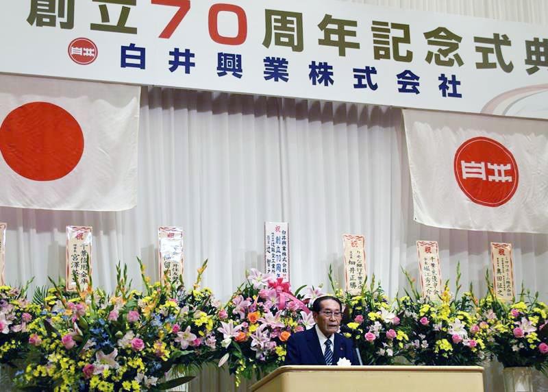 あいさつする白井会長＝千葉市中央区