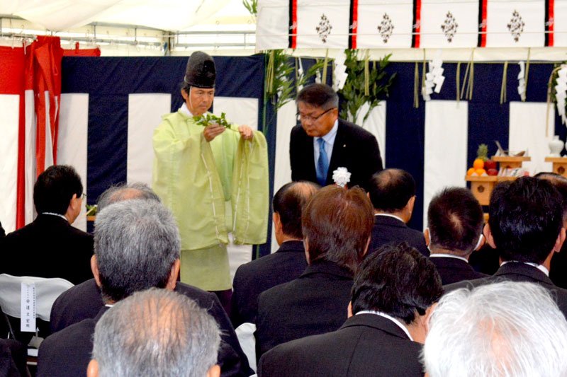 多くの関係者が出席して執り行われた起工式＝２日、いすみ市