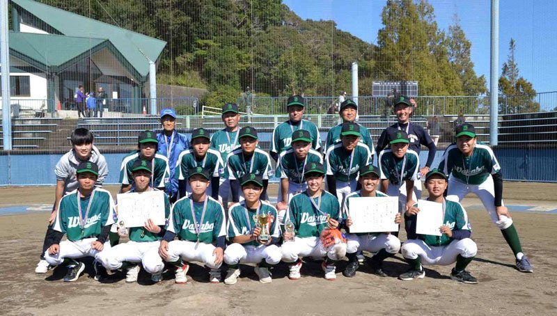 中学生の部で優勝した若葉クラブスポーツ少年団